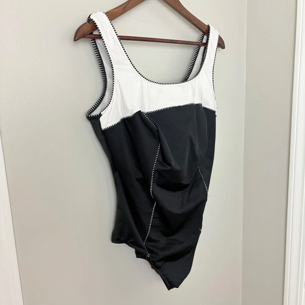Miraclesuit One Piece Swimsuit Women 18 Black White Keyhole Back Slimming Classy